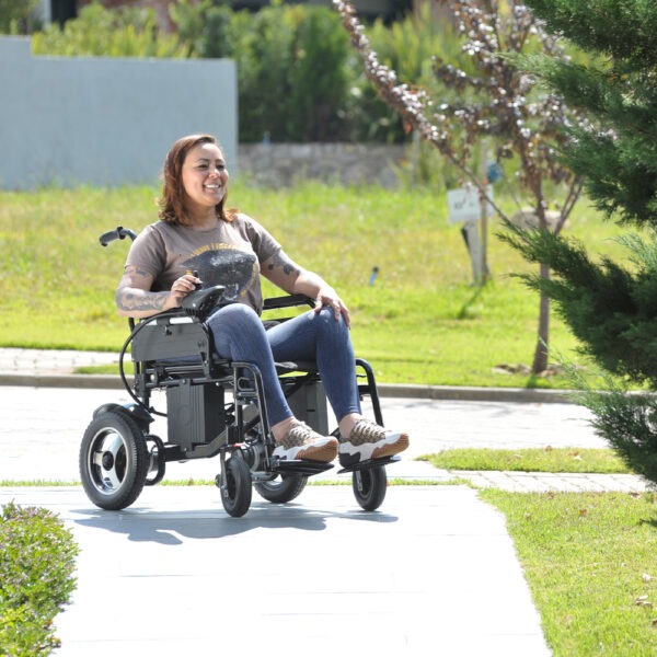 Cadeira de Rodas Motorizada Dobrável em Aço - Dellamed Modelo D800 (até 120kg) - Image 3